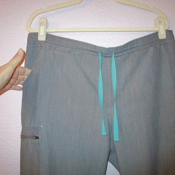 Figs YOLA Skinny STRETCH Scrub Size L PANTS Technical Collection 10 POCKETS Gray - Picture 3 of 12